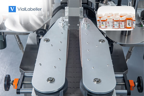 Oval prescription bottle labeling conveyor